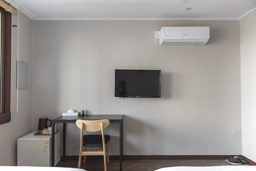 CHECK INN HOTEL JEJU 42/43