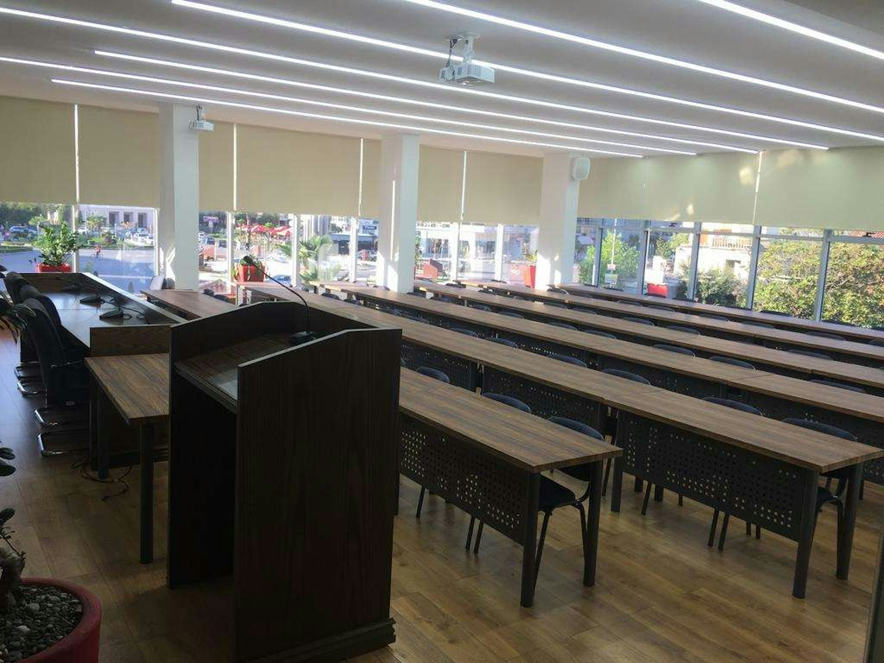 Rozafa Hotel 33/34