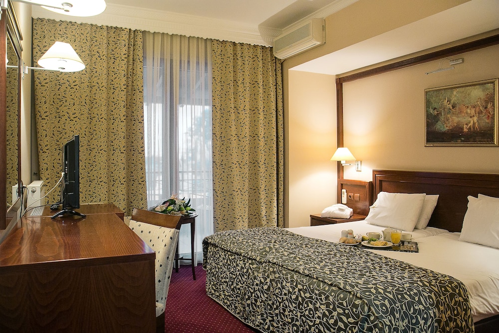 STANDARD, DOUBLE OR TWIN BED, BALCONY