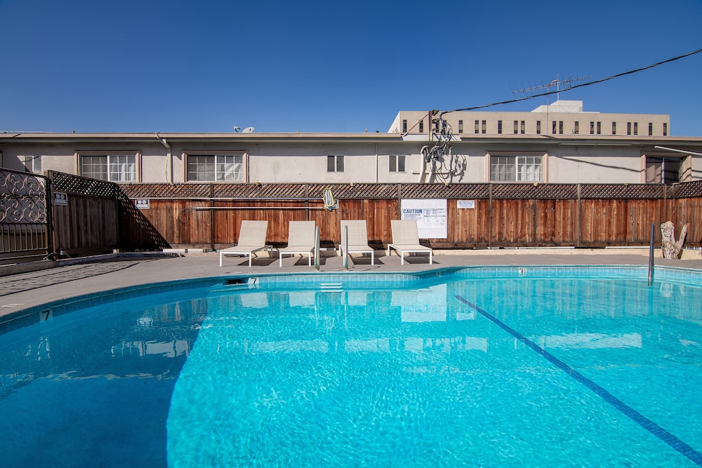 Pod Inn Los Angeles 27/50