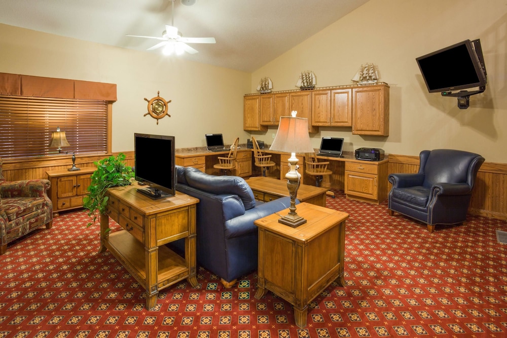 Americinn By Wyndham Wetmore Munising 16/26