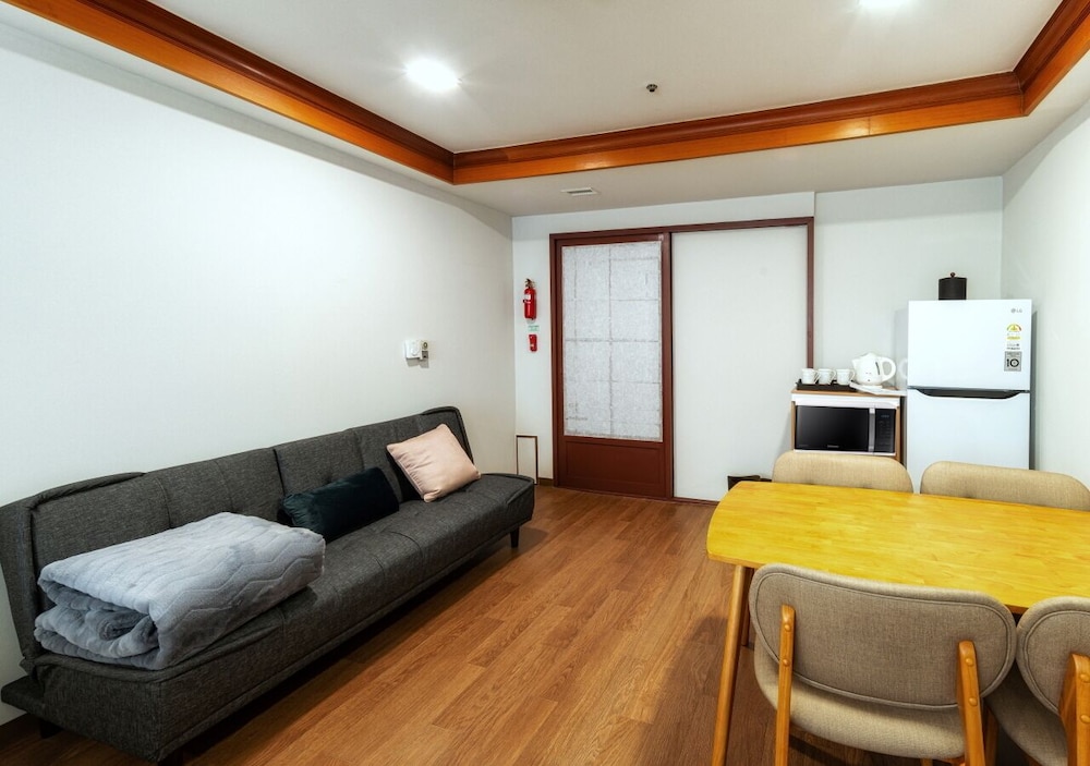 Koreana Hotel 47/64
