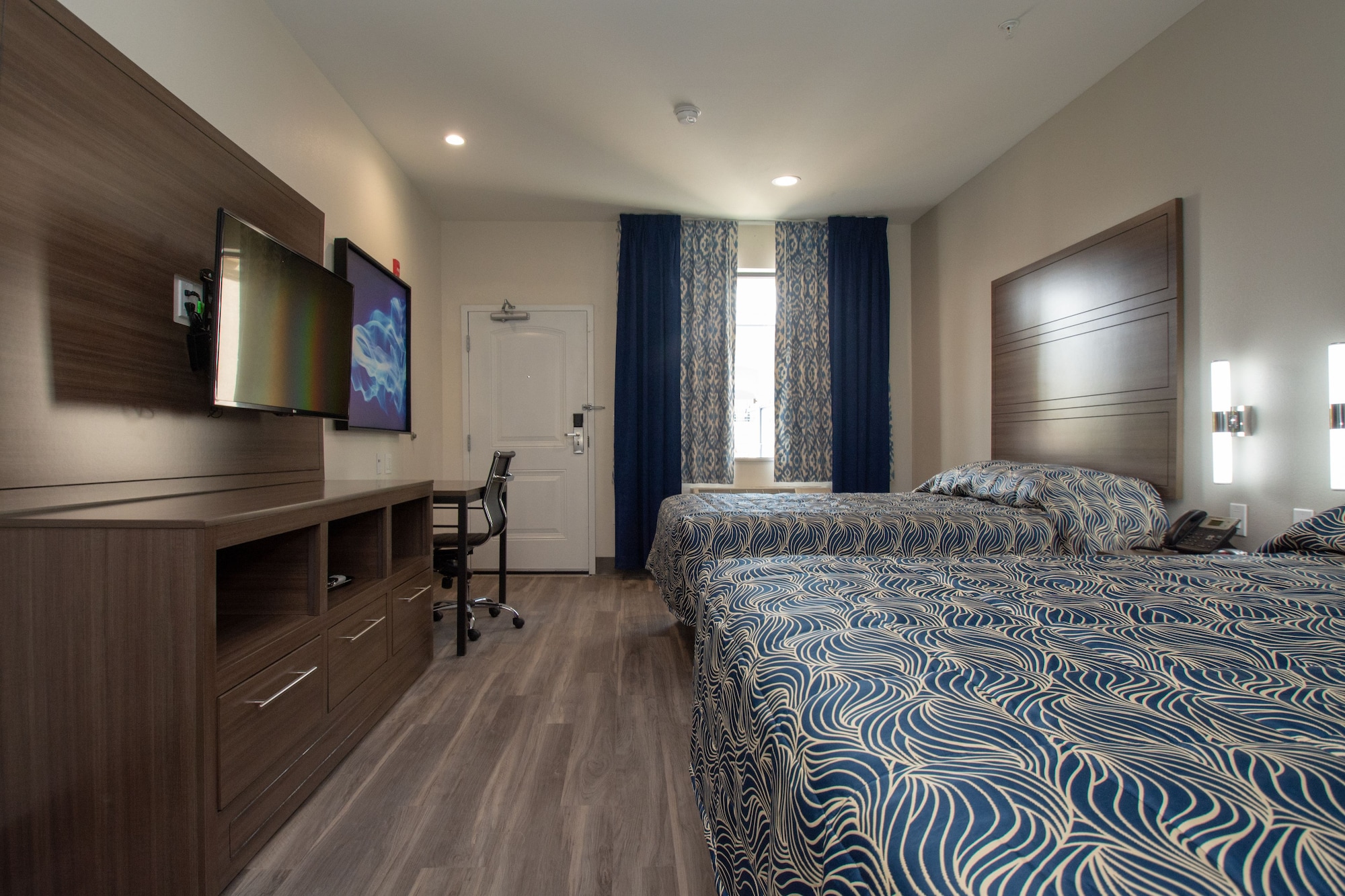 STANDARD, 2 QUEEN BEDS