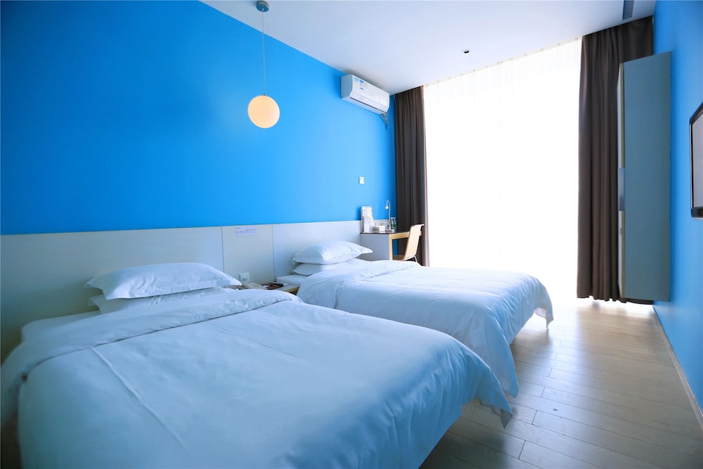 Colour Inn Shenzhen Dongmen Branch 23/66