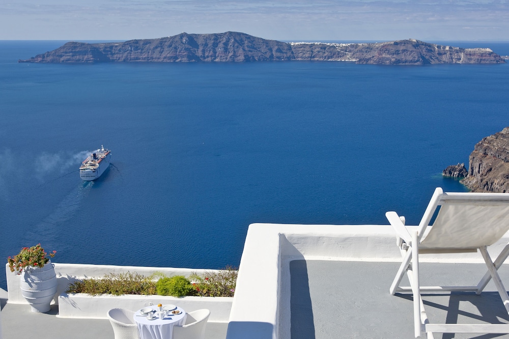 Cliff Side Suites Hotel 50/62