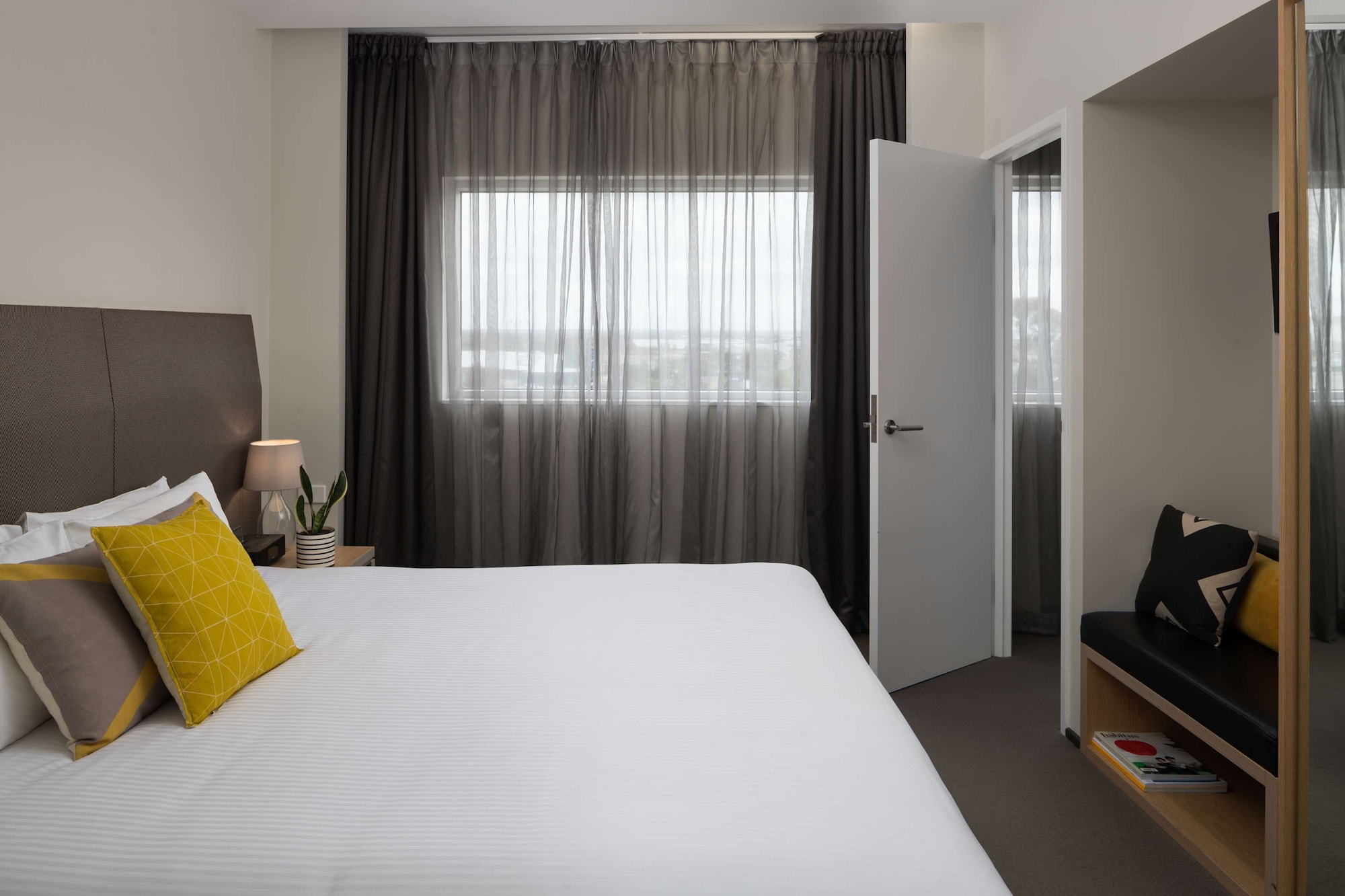 1 Bedroom, Suite, King Bed