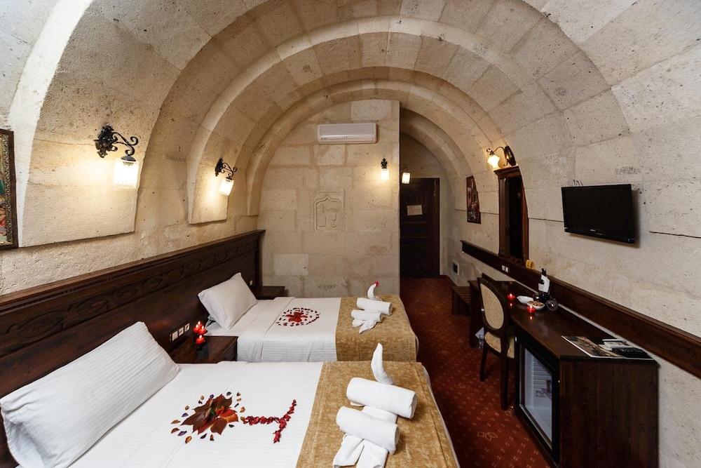 Burcu Kaya Hotel 11/39