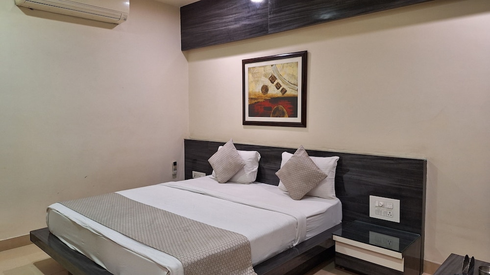 HOTEL ALANKAR PALACE 7/24