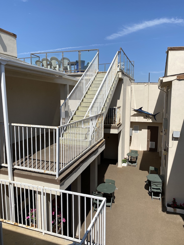 Ocean Surf Inn & Suites 3/73