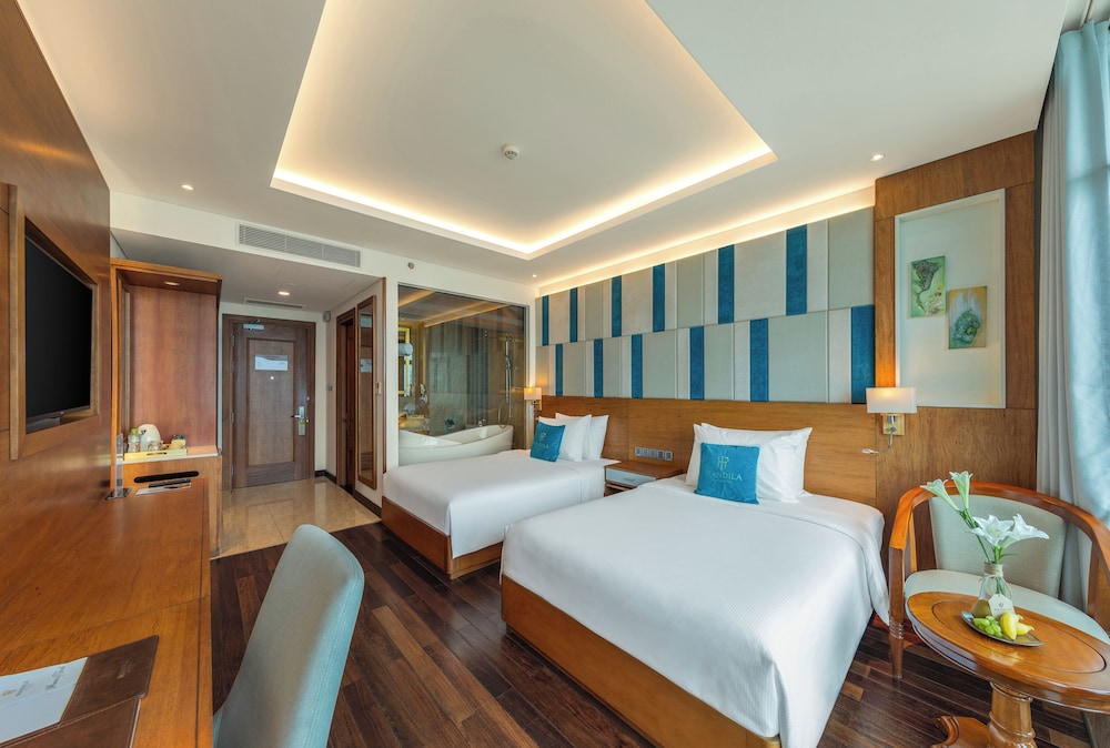 Deluxe, 2 Double Beds, Ocean Front, Balcony، Mandila Beach Hotel Danang 2/7