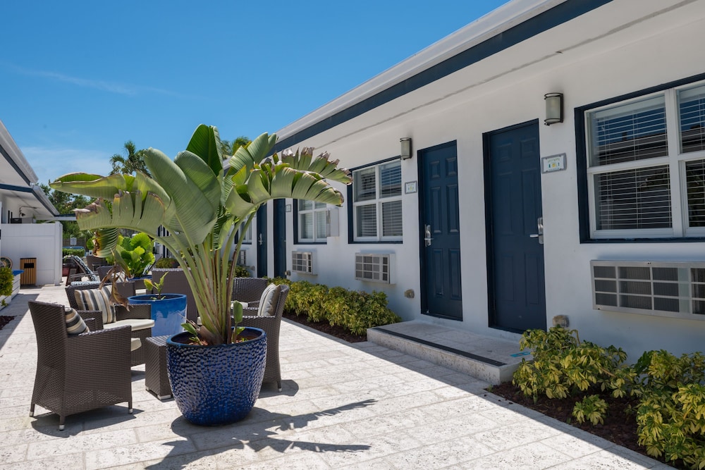 Hollywood Beach Suites Hostel Hotel 72/75