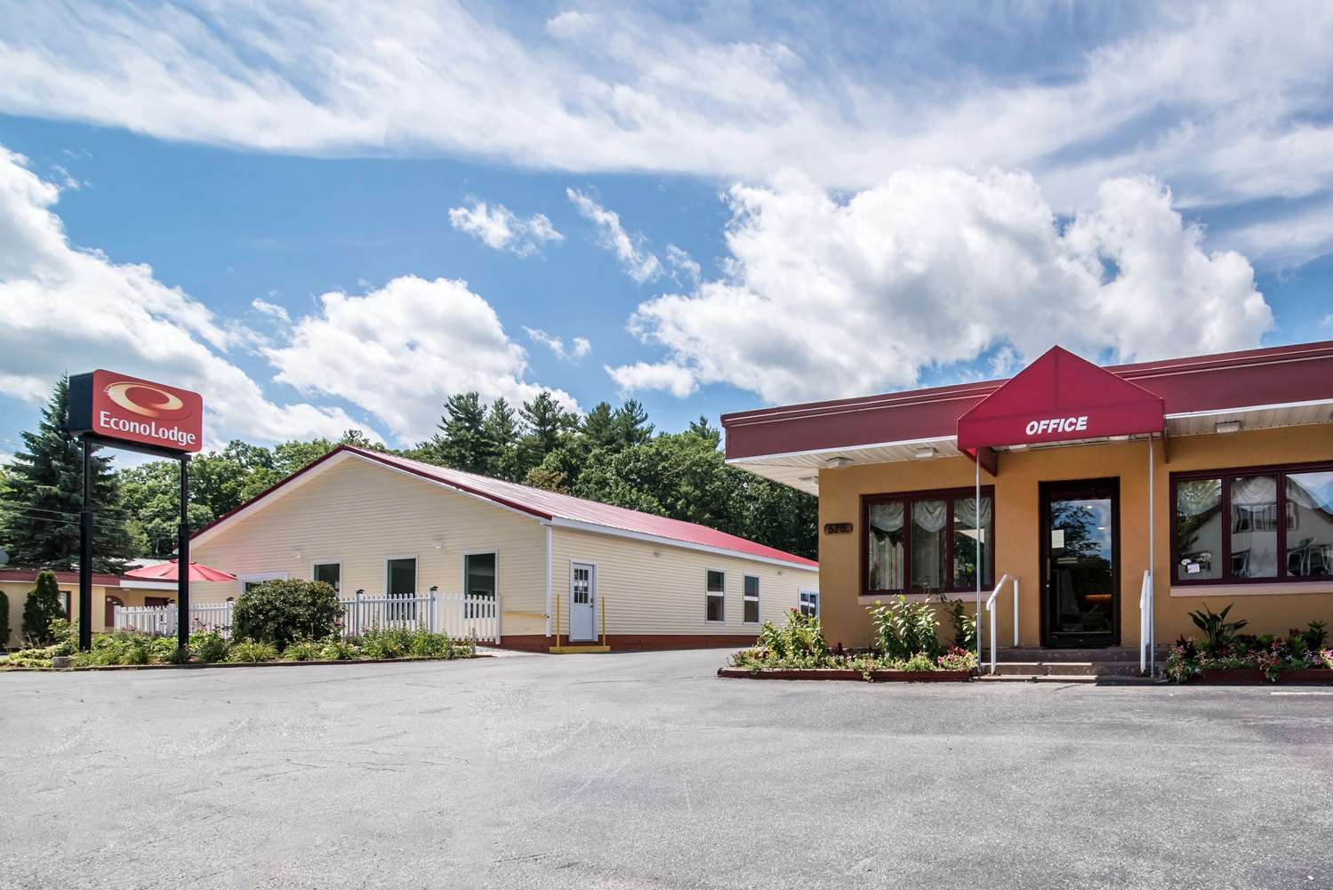 Econo Lodge Brattleboro South 4/15
