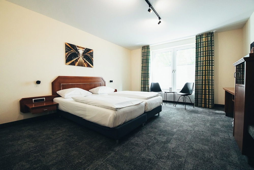 Maifeld Sport- Und Tagungshotel 7/50