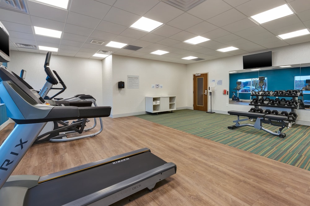 Holiday Inn Express And Suites Cedar Springs Grand Rapids North 25/42