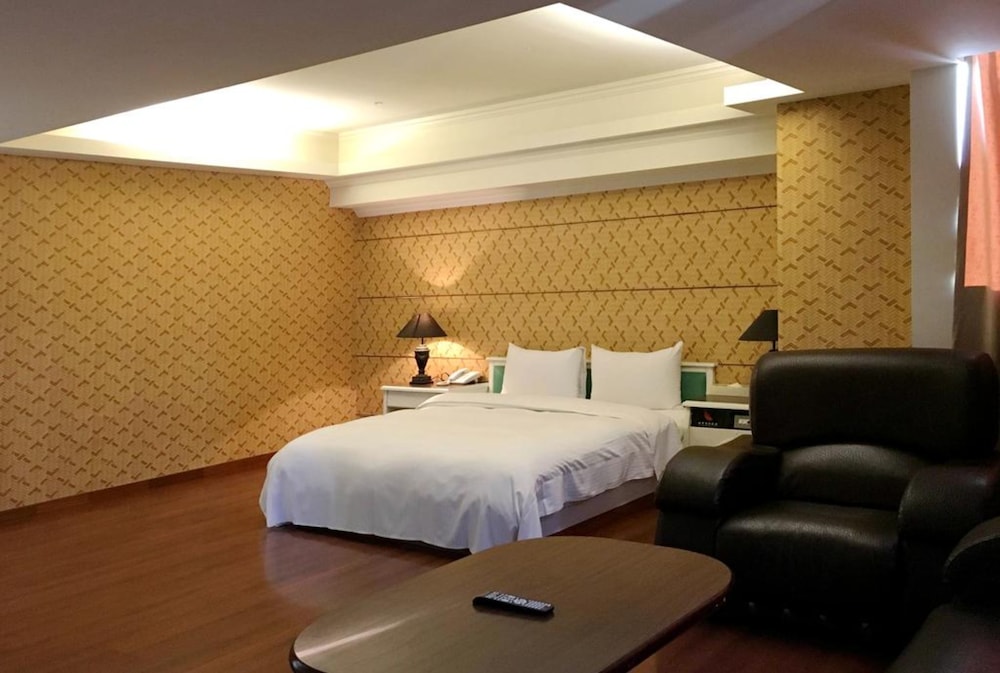 Zaw Jung Business Hotel 25/42