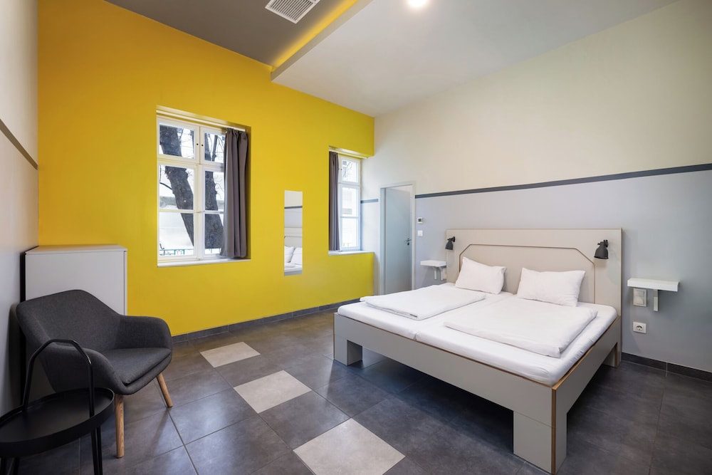 The Hive Party Hostel 28/65