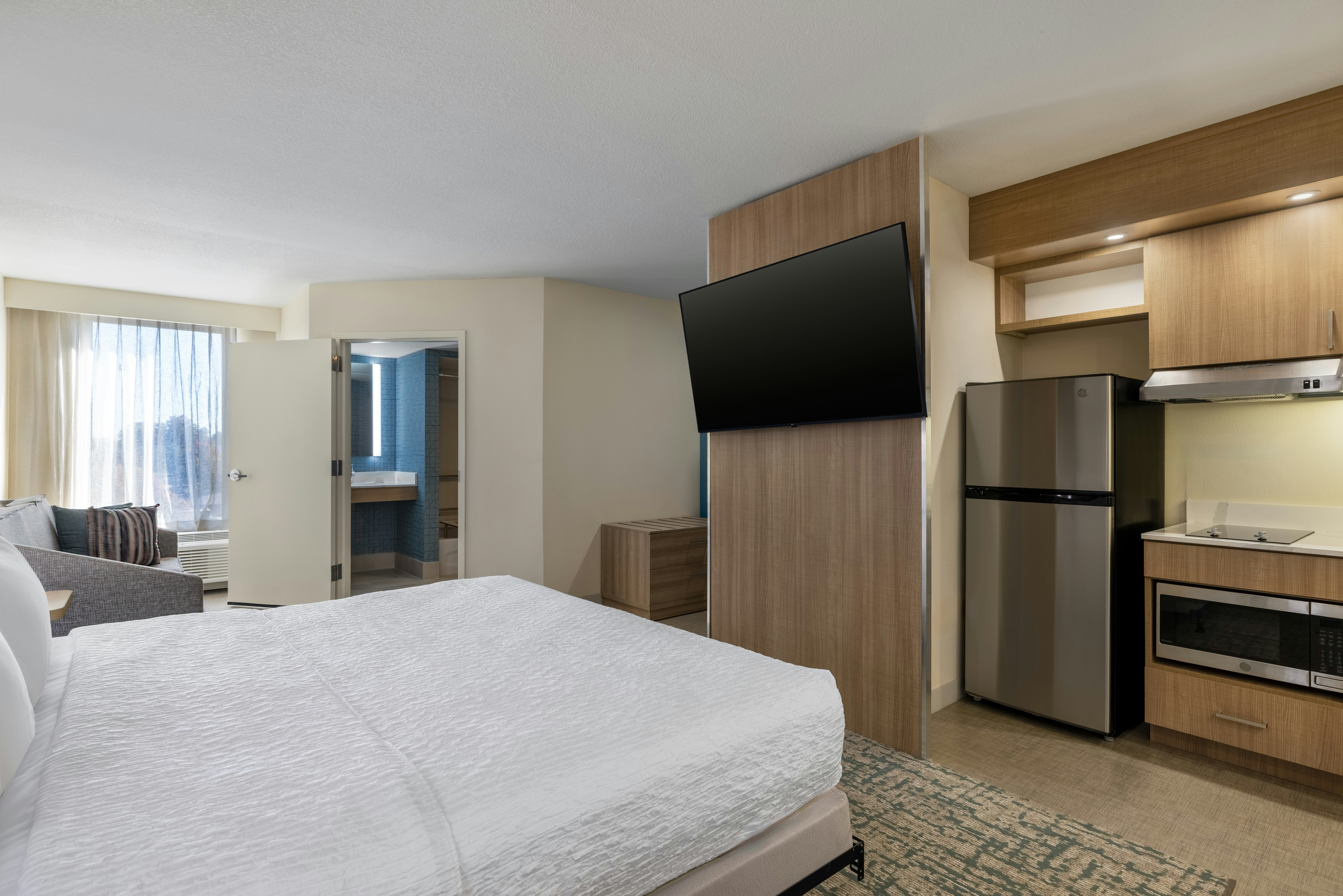 STUDIO, KING BED, ACCESSIBLE
