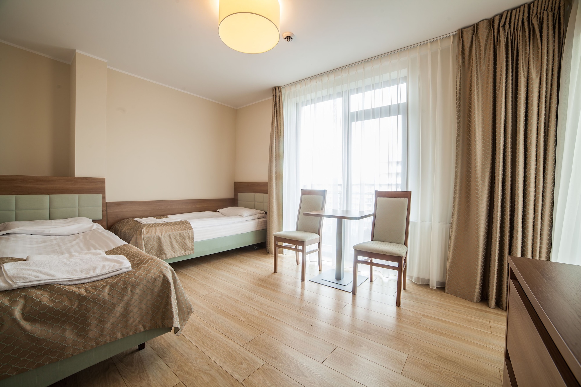 ROOM, QUADRUPLE