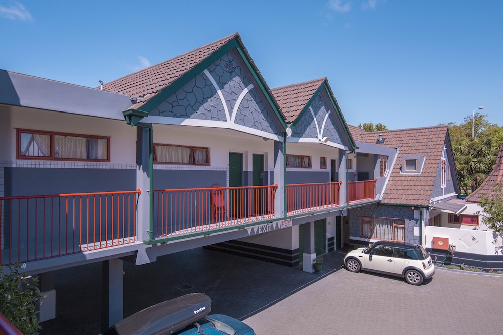 Amross Court Motor Lodge 5/50