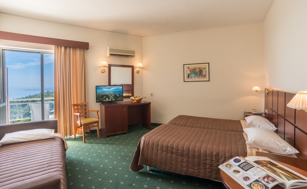 ROOM, TRIPLE