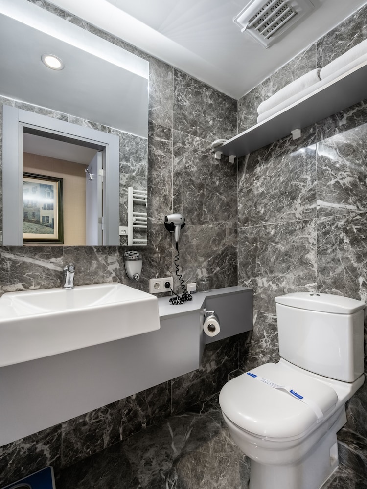 Gallery Residence And Boutique Hotel 66/72