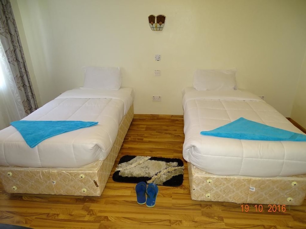 DELUXE, TWIN BEDS