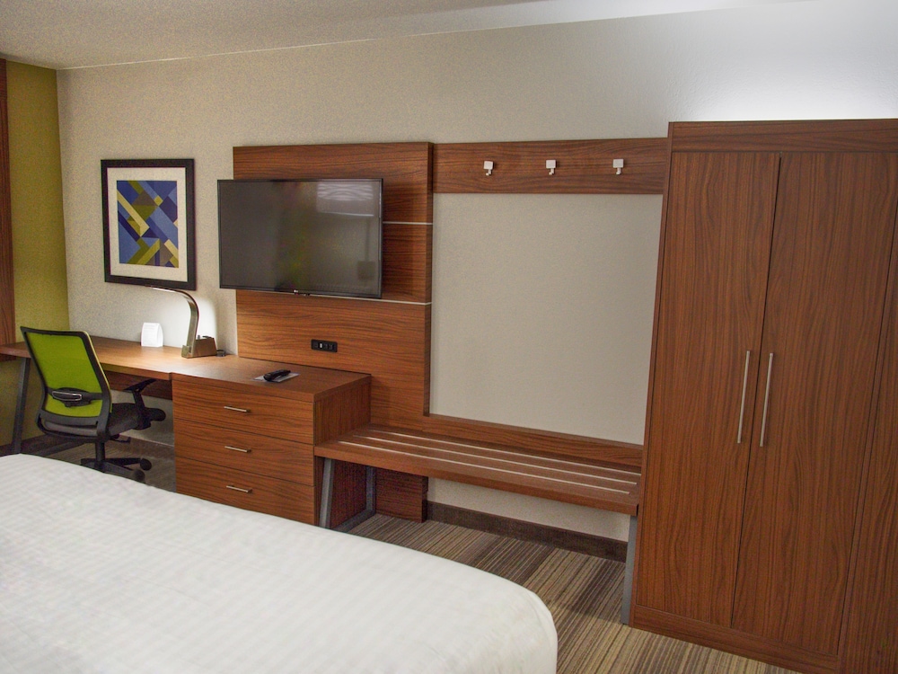 HOLIDAY INN EXPRESS & SUITES MOORE 43/75