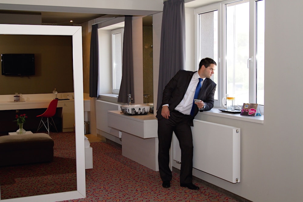 Kongres Hotel Roca 50/76