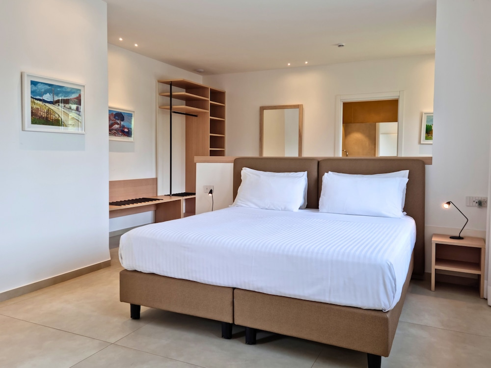 Club, House, Twin Beds, Accessible
