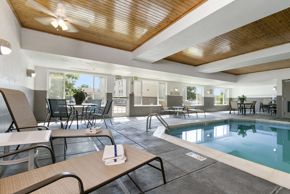 Country Inn & Suites By Radisson Greeley Co 33/40