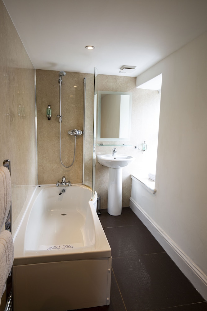 Crown Court Hotel & Bar 48/50