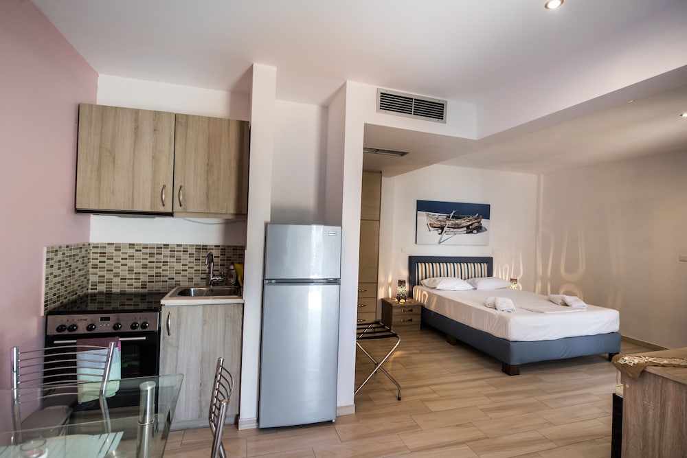 Ilianthos Apartments And Studios 5/50