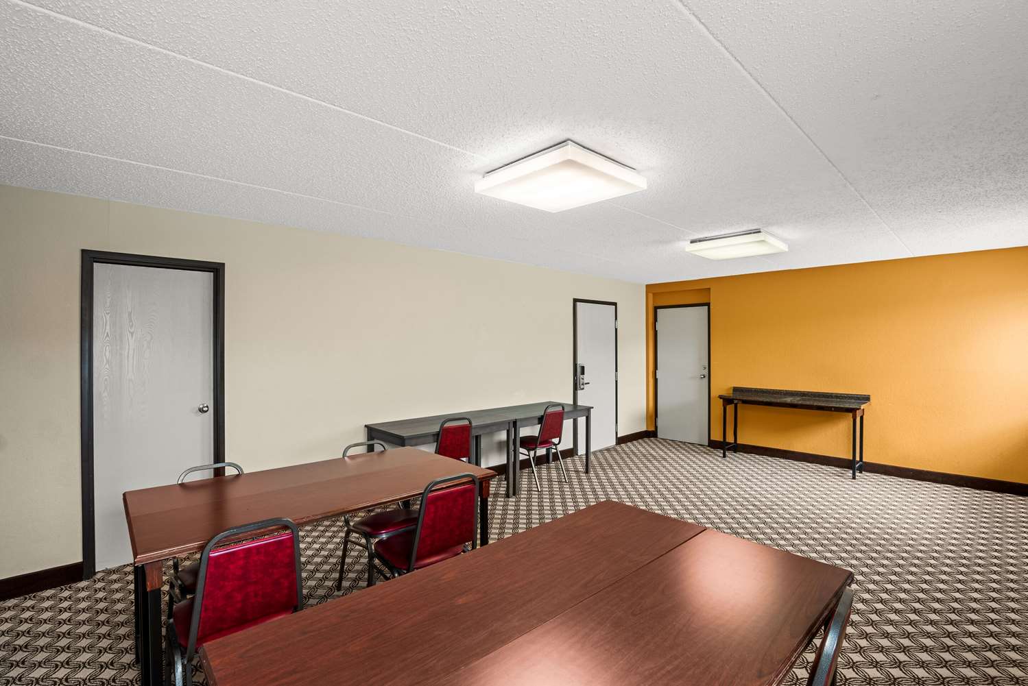 Suburban Studios Columbia Northwest 19/29