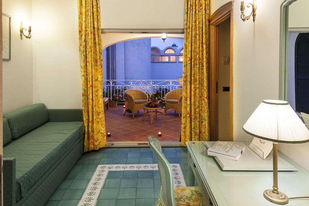Punta Molino Beach and Resort Spa 56/82