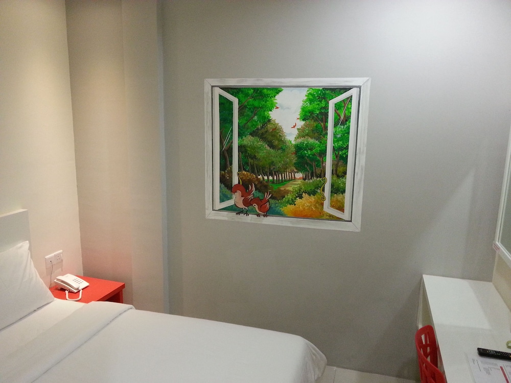 Hotel Strawberry Fields 41/48