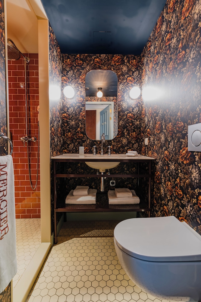 غرفة أساسية بسرير كوين، Hotel Mercier 9/10