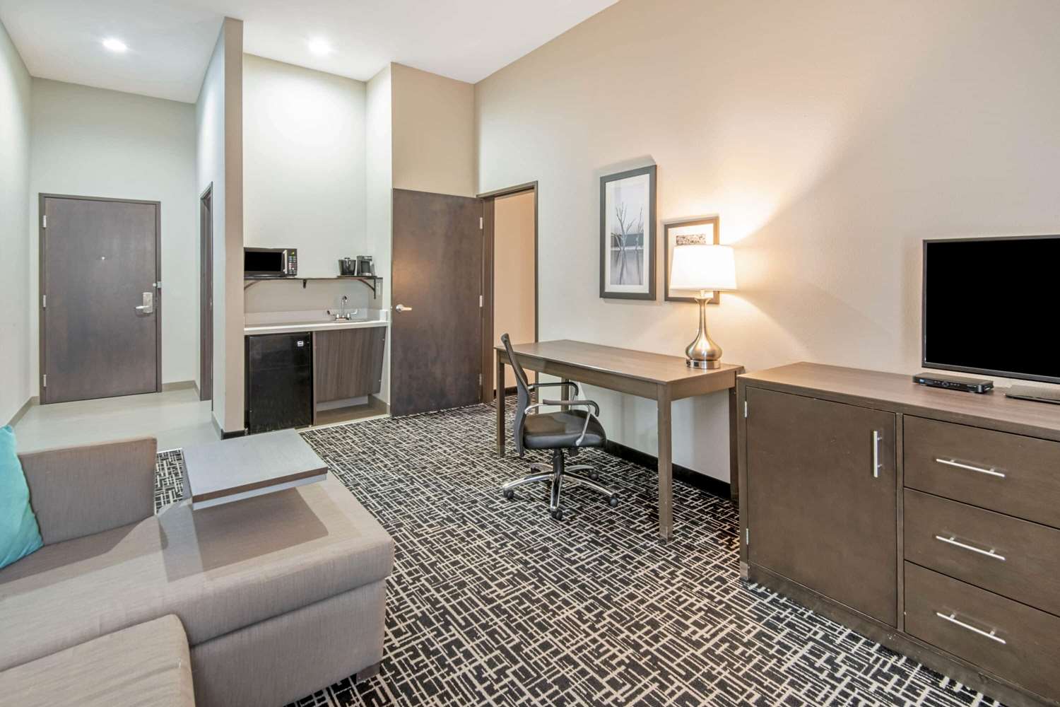 La Quinta Inn & Suites by Wyndham Weatherford OK 41/47