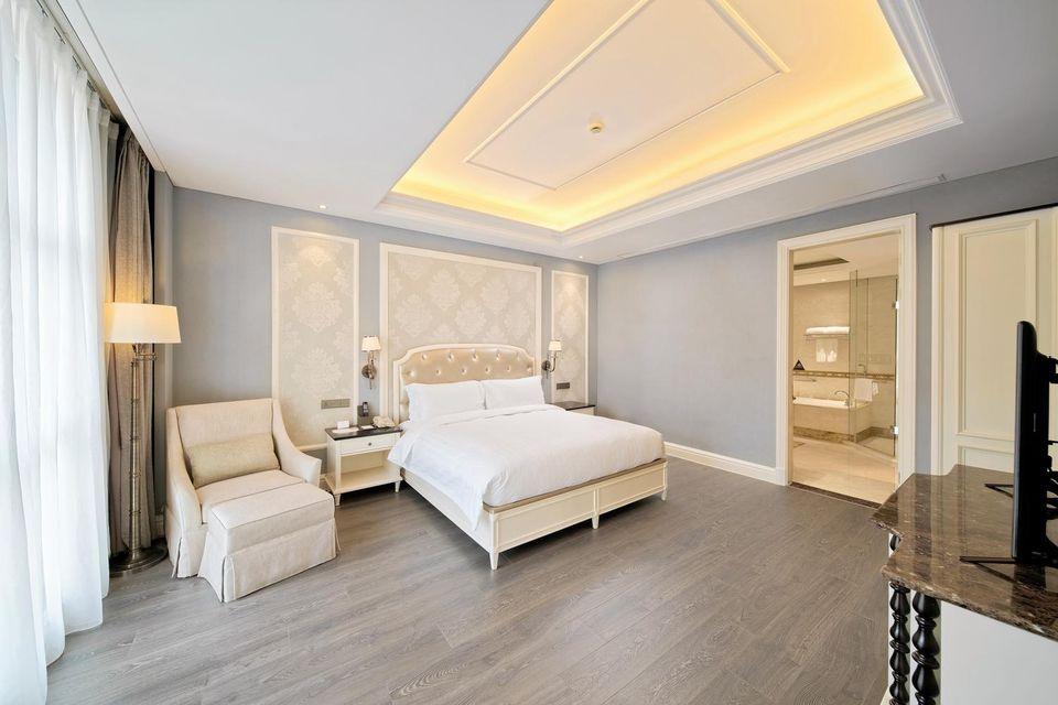 Executive, Suite