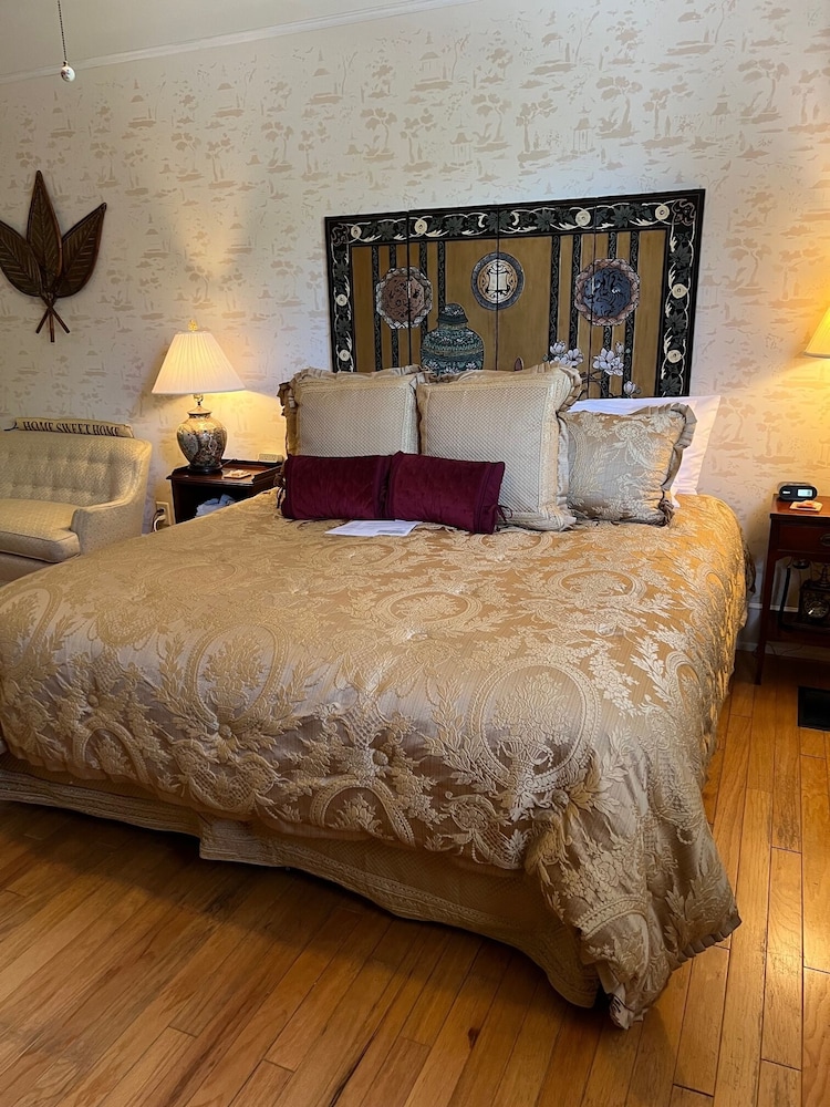 Oliver, King Bed