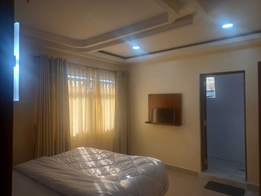 Nairobi Glory Palace Hotel Ltd 11/50
