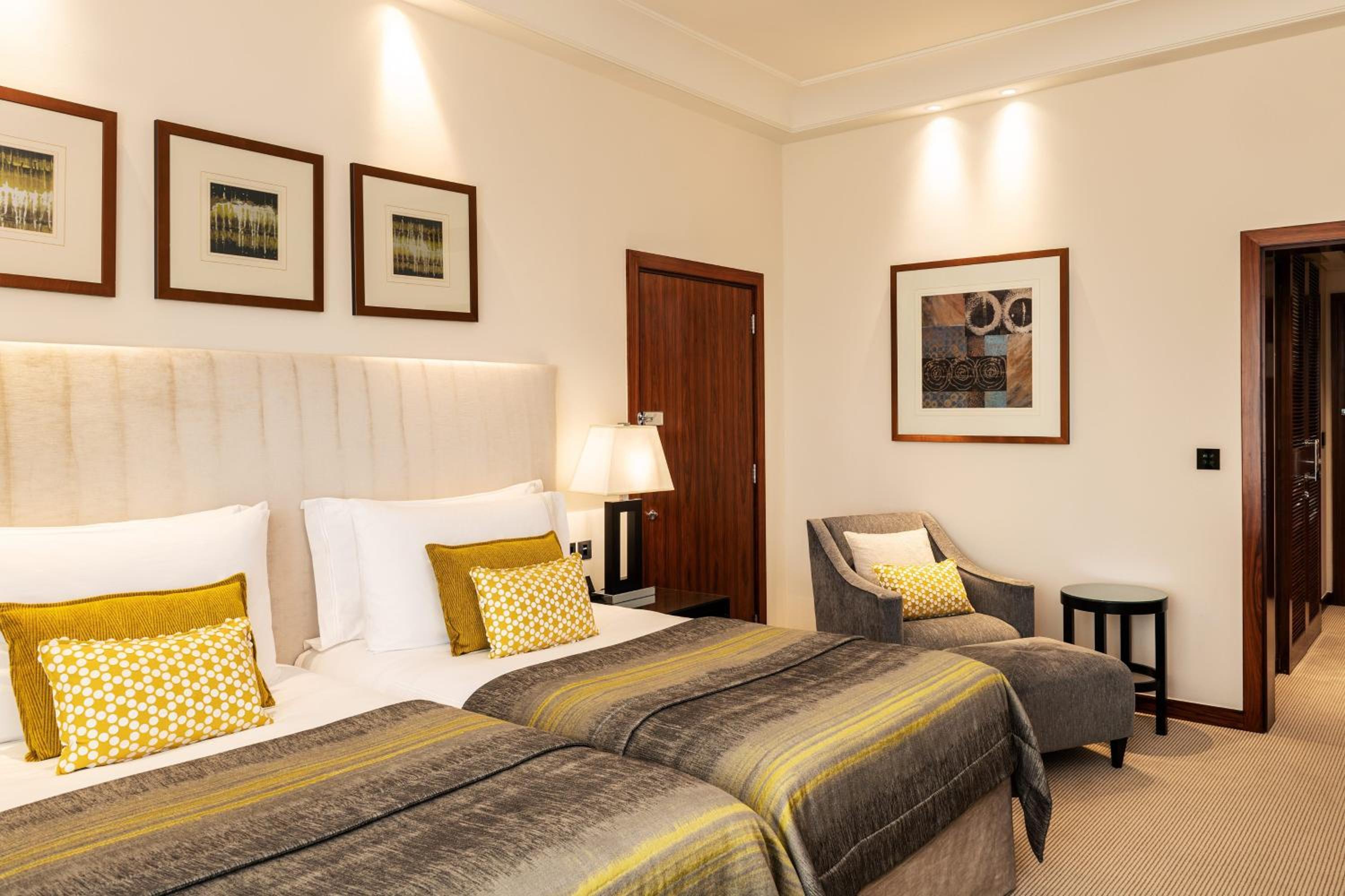 Guest Room, Deluxe, Twin Beds, Pool Access