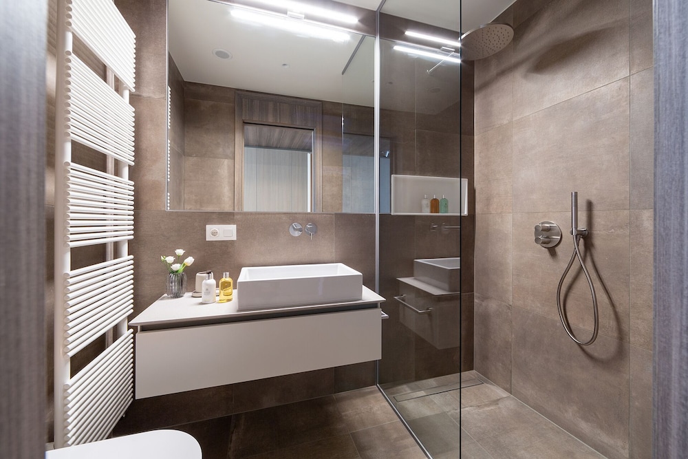 Central City Luxury Residence 46/50
