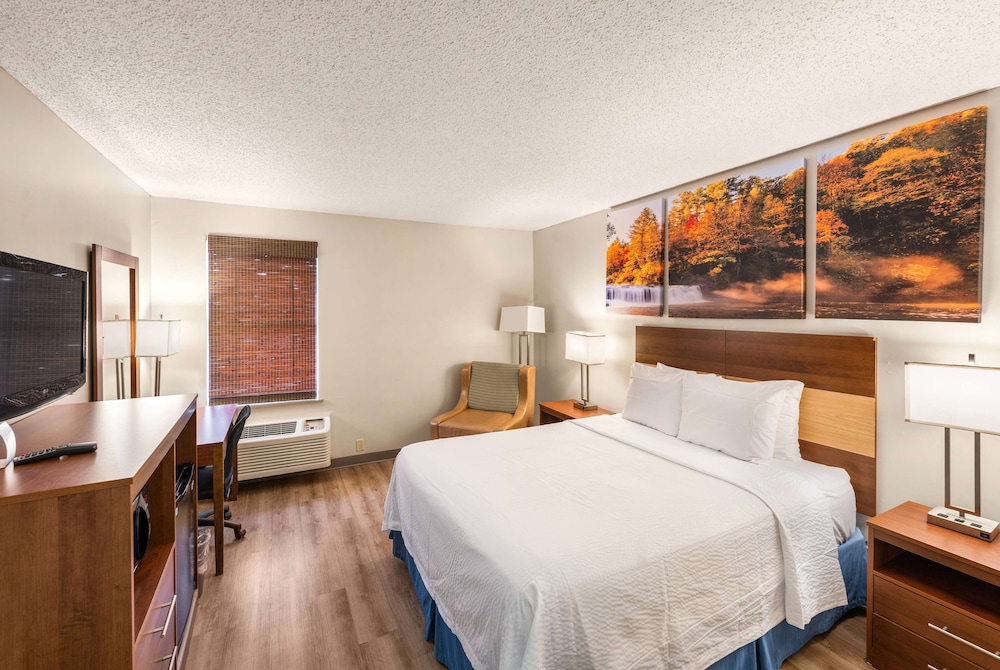 Days Inn by Wyndham Raleigh-Airport-Research Triangle Park 11/28