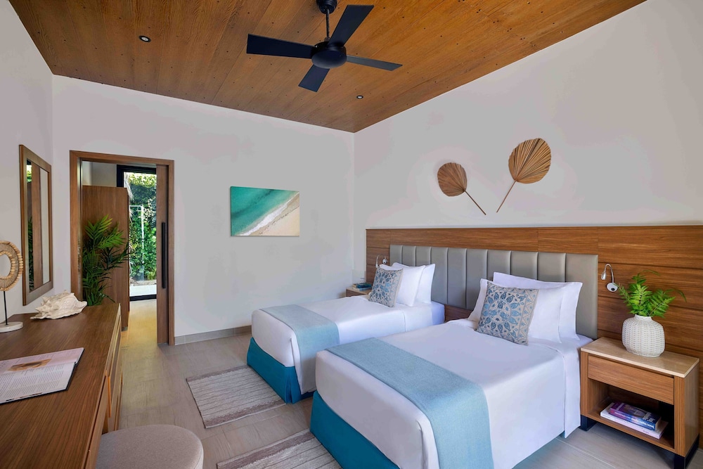 ROOM, DOUBLE OR TWIN BED, OCEAN VIEW