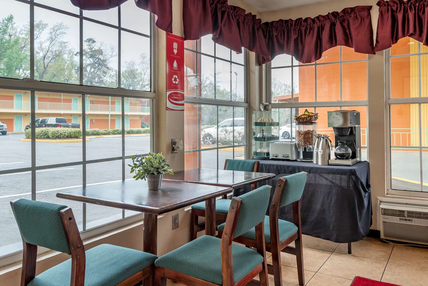 Econo Lodge Tallahassee Downtown - University 12/14
