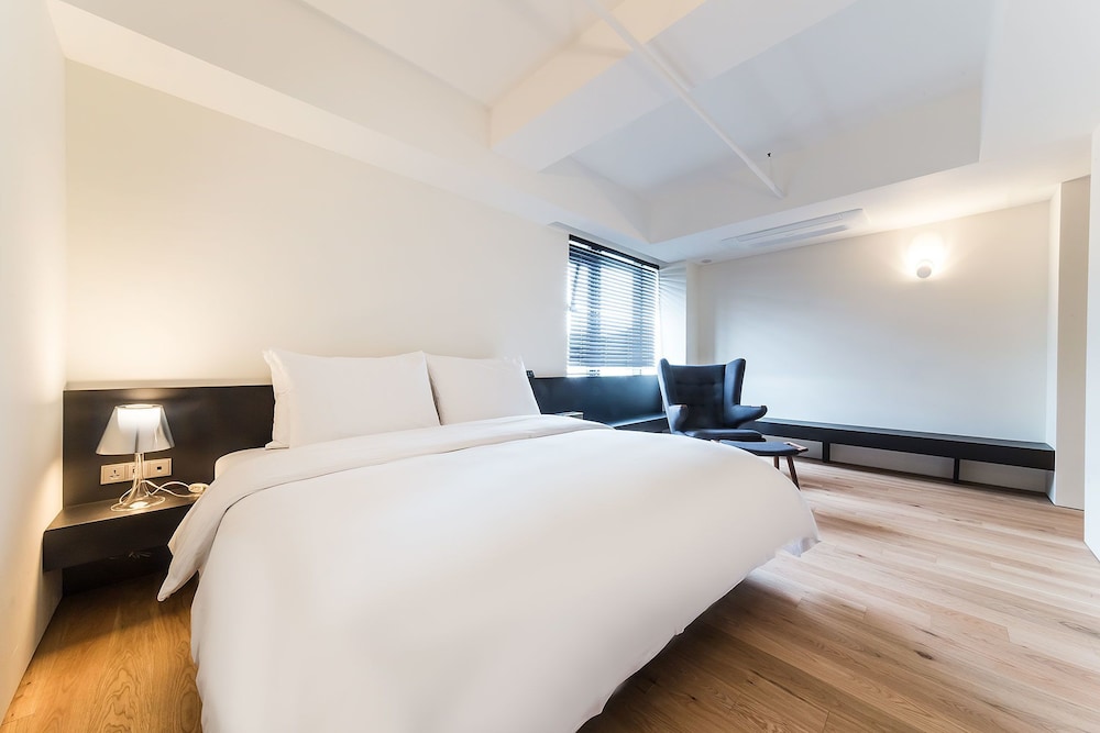 DELUXE, DOUBLE BED
