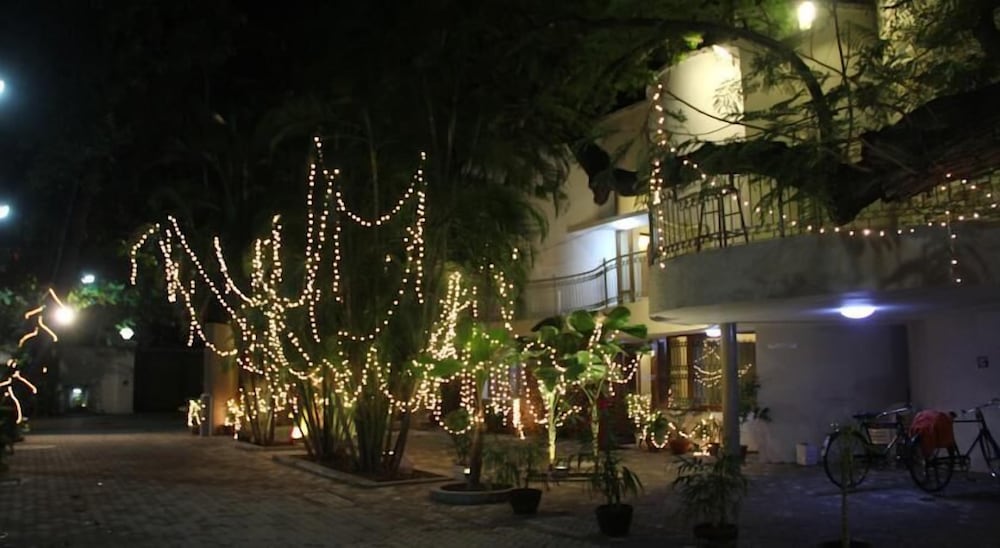 Hanu Reddy Residences Poes Garden 6/57