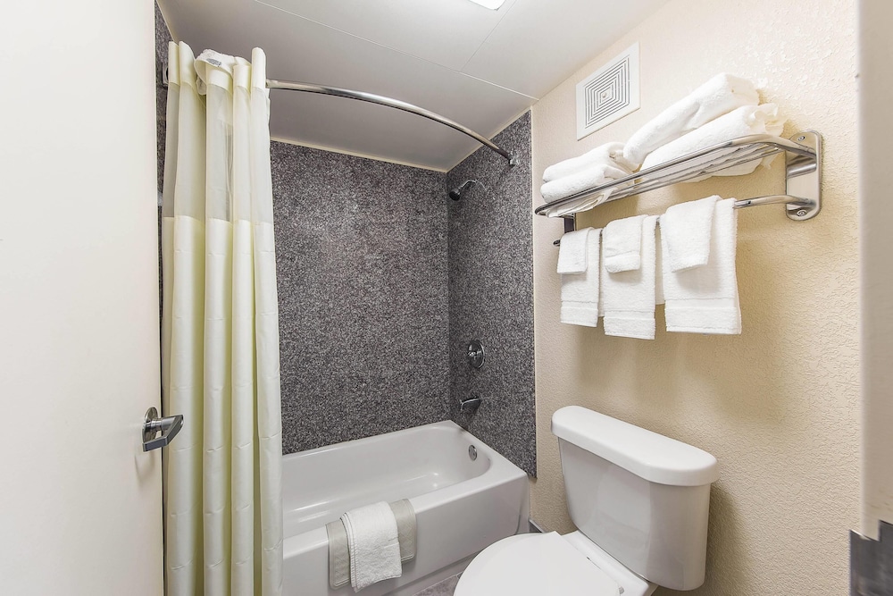 Quality Inn Forest City, NC 52/59