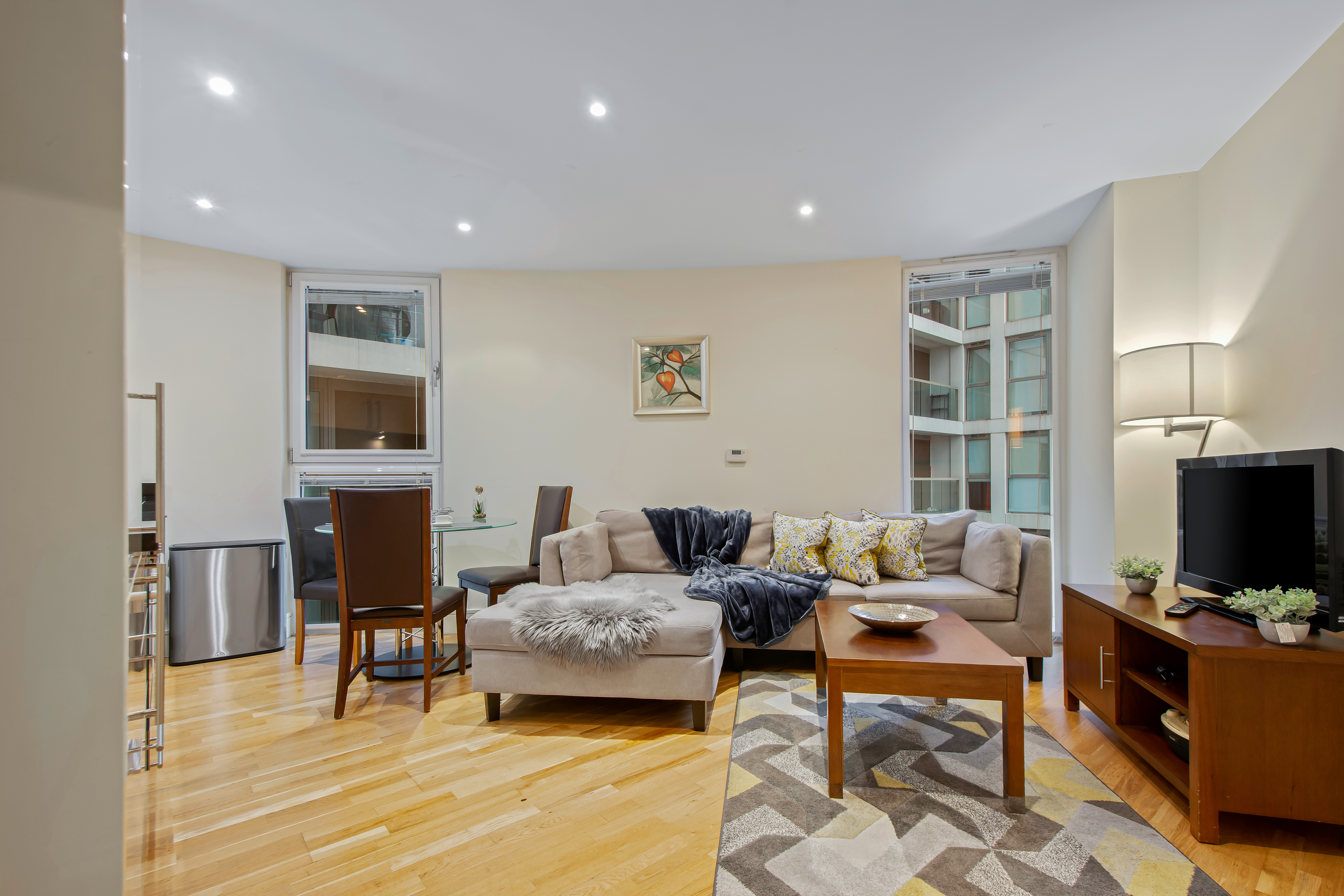 Luxurious Lanterns Court Two-Bedrooms Apartments 34/50