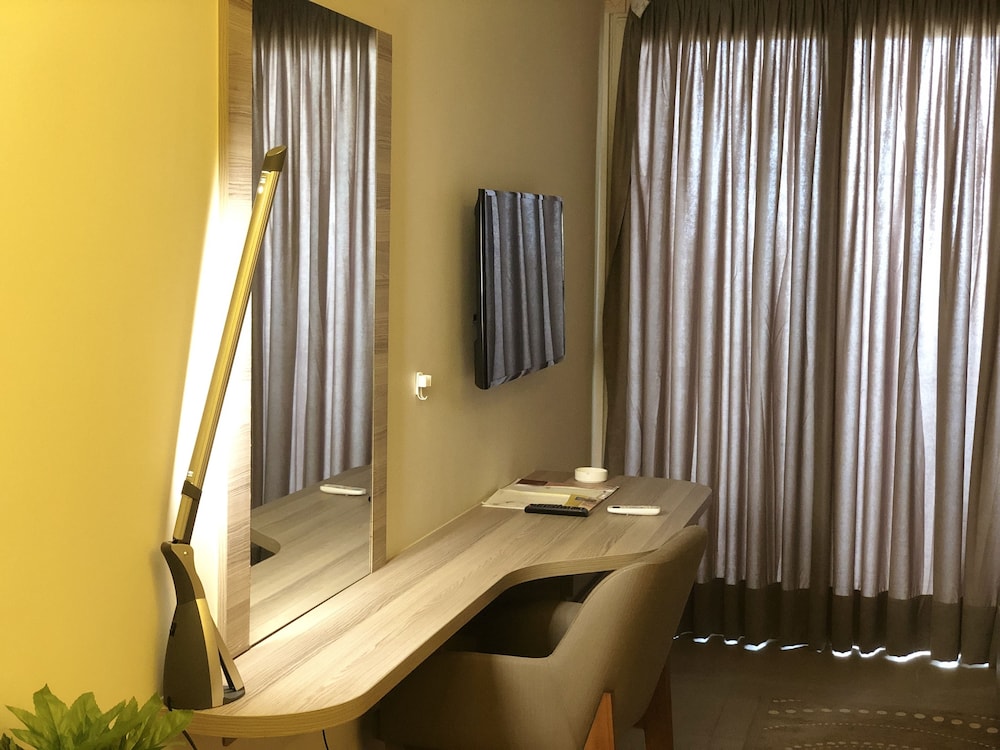 Roots Hotel Apartment in ABIDJAN